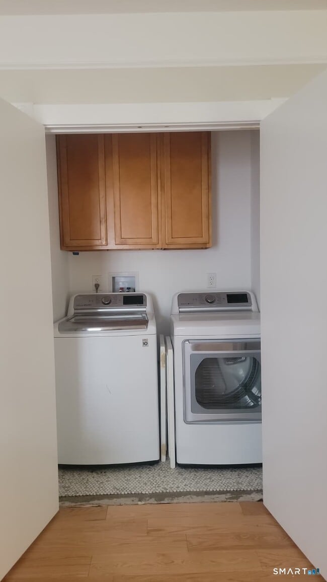 Building Photo - 318 Grovers Ave