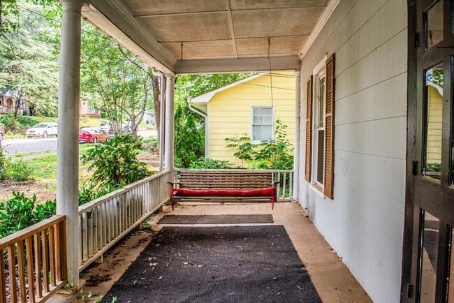 Building Photo - 427 S Sunset Dr