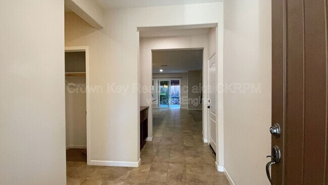 Building Photo - 172 W Viola St