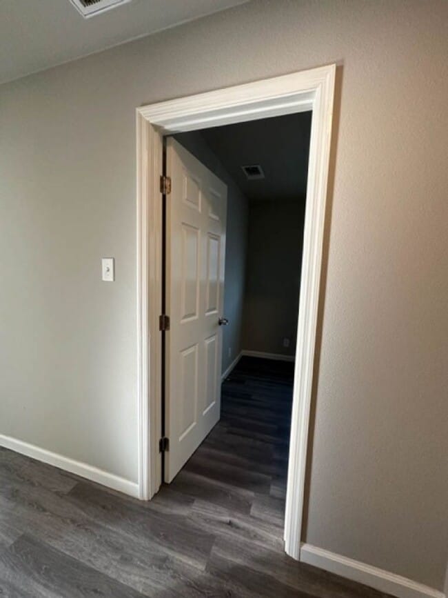 Building Photo - Desirable 3 bedroom 2 bath home