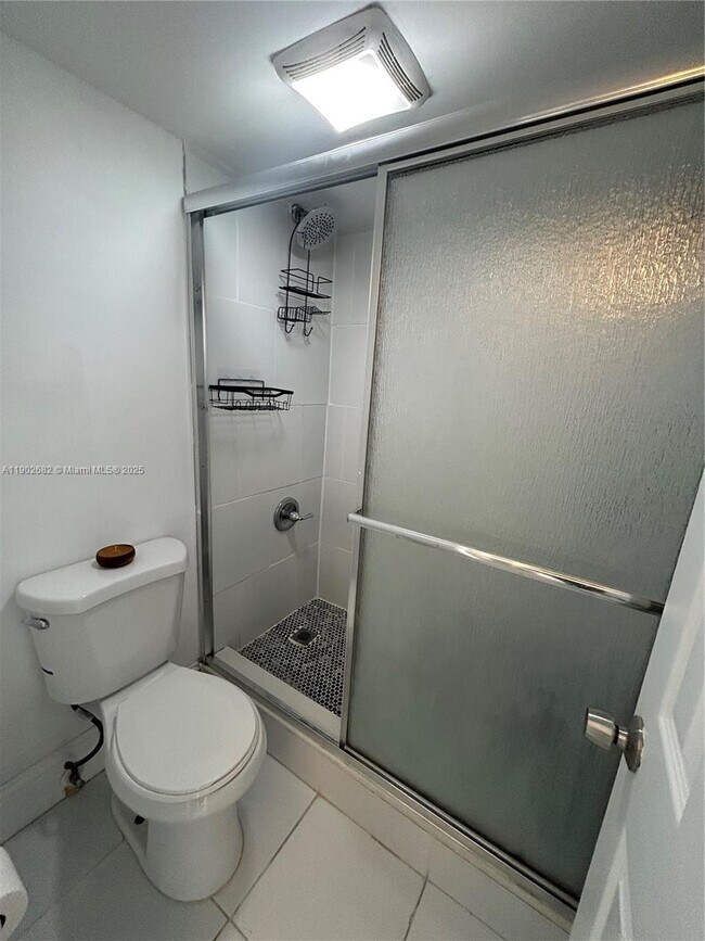 Building Photo - 1250 NE 125th St