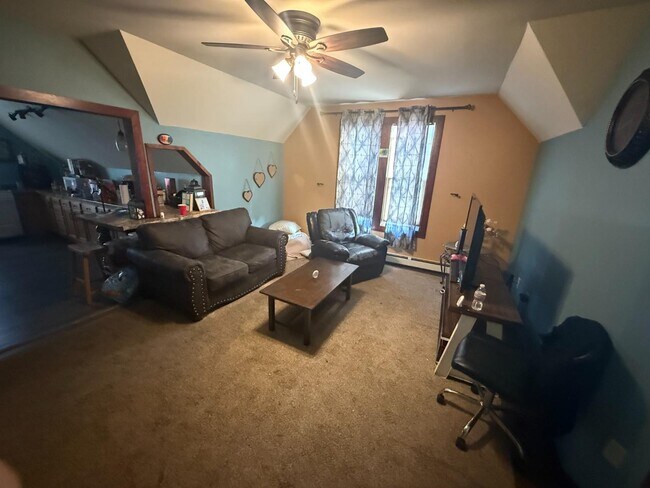 Building Photo - 600 9th Ave