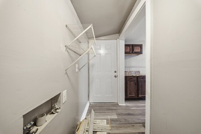 Building Photo - ADORABLE 3 BED, 1 BATH HOUSE FOR RENT IN NORFOLK