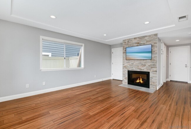 Building Photo - 418 Summer View Cir