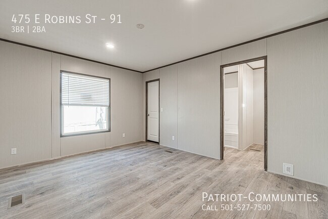 Building Photo - 475 E Robins St