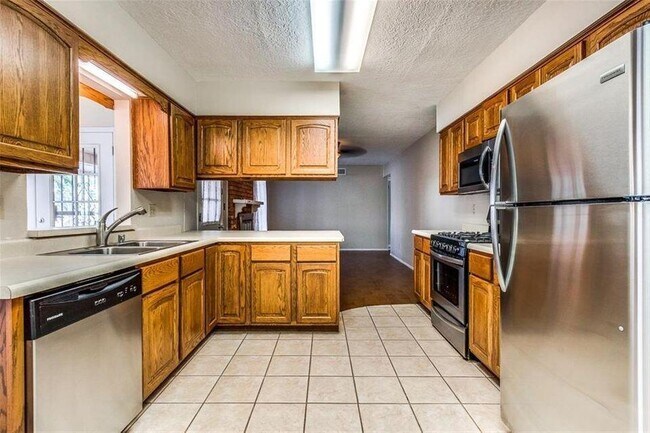 Building Photo - 4753 Fairbanks Dr