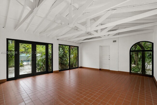 Building Photo - 5390 Sunset Dr