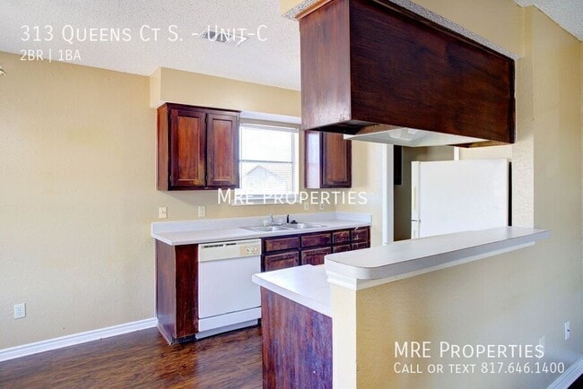 Building Photo - 313 Queens Ct S