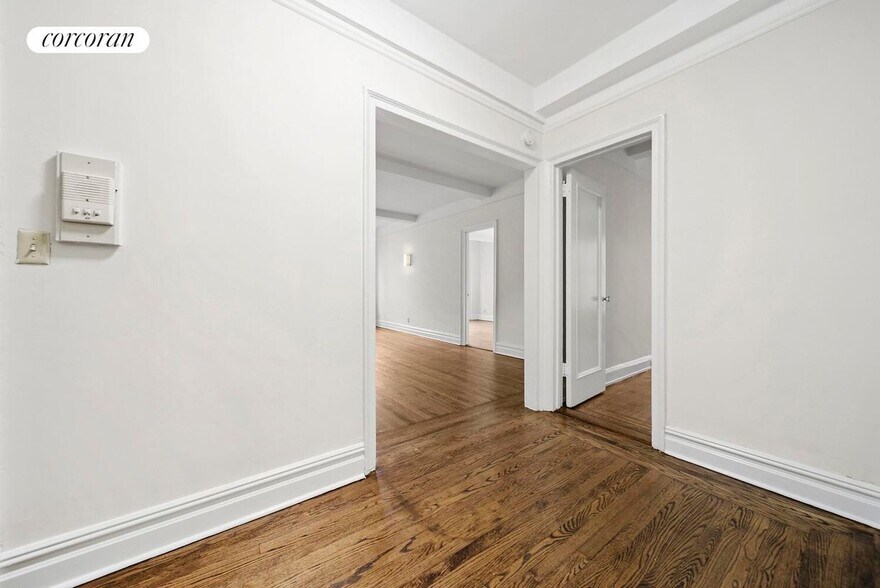 Building Photo - 175 W 76th St
