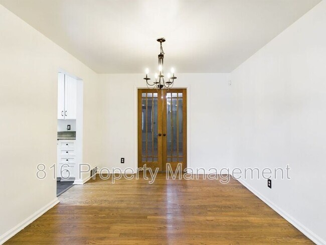 Building Photo - 1323 Meadow Lake Terrace