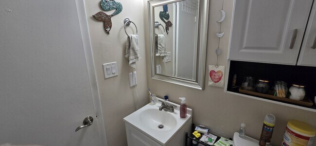 Building Photo - 1261 Eaglewood Dr