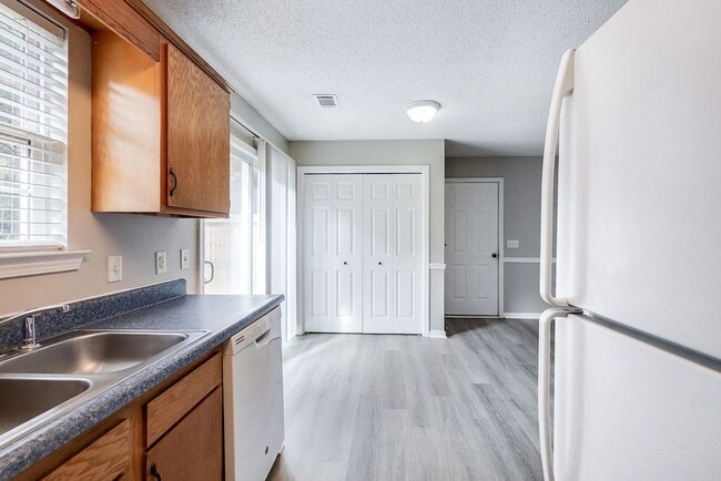 Building Photo - Well-Maintained 3BR, 2BA Home with 1-Car Garage