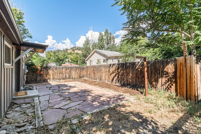 Building Photo - "Charming 3-Bed Oasis with Gleaming Hardwood Floors in the Heart of Boulder!"