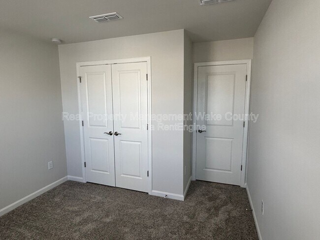 Building Photo - 2795 Cassius Dr