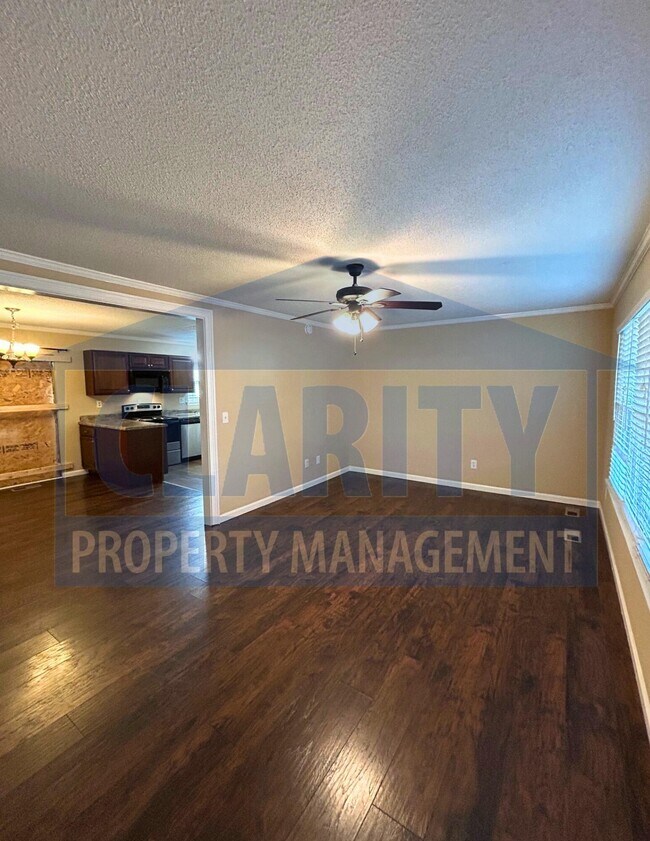 Building Photo - 146 Carrie Dr NW