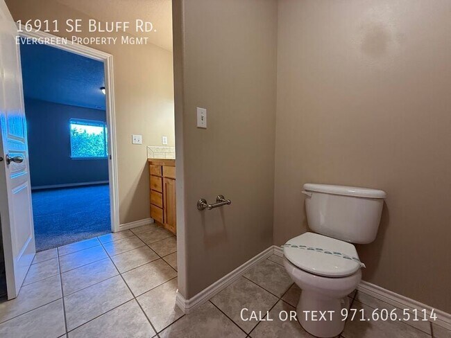 Building Photo - 16911 SE Bluff Rd