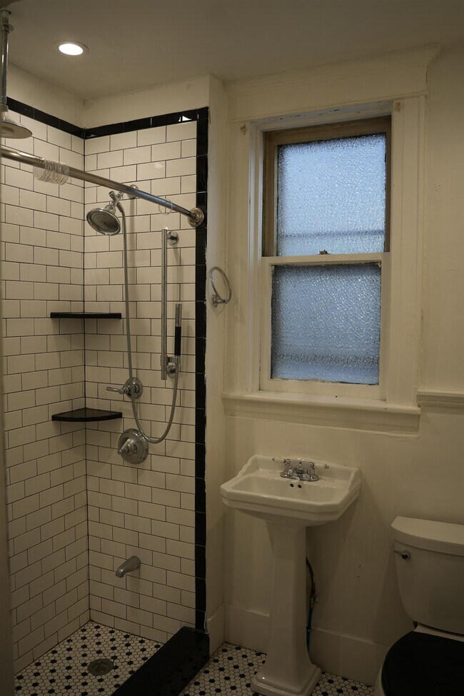 Building Photo - 45 Neptune Ave