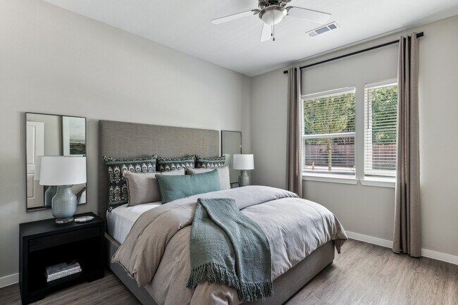 Building Photo - Half Off Rent Through 2025!