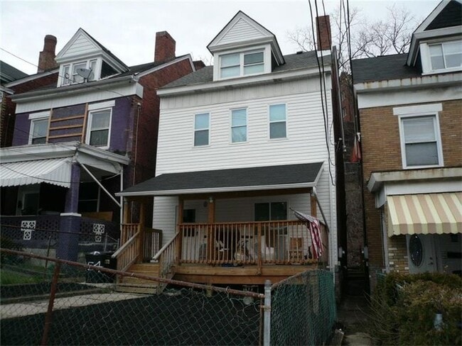 Building Photo - 154 Robinson St