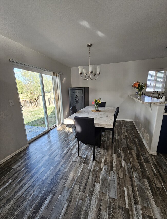 Building Photo - 8207 Monterey Way