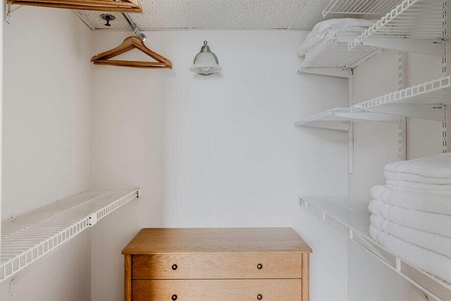 Building Photo - 850 N Randolph St