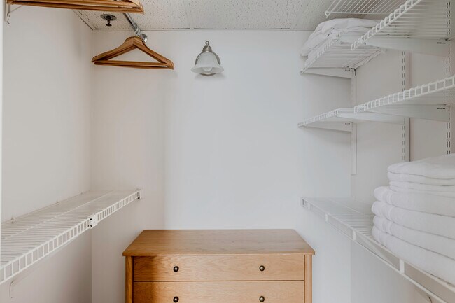 Building Photo - 850 N Randolph St