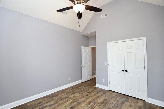 Building Photo - 1855 Beachforest Way