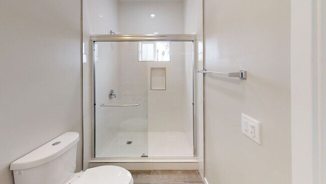 Building Photo - 4BD/2BA on Tipton