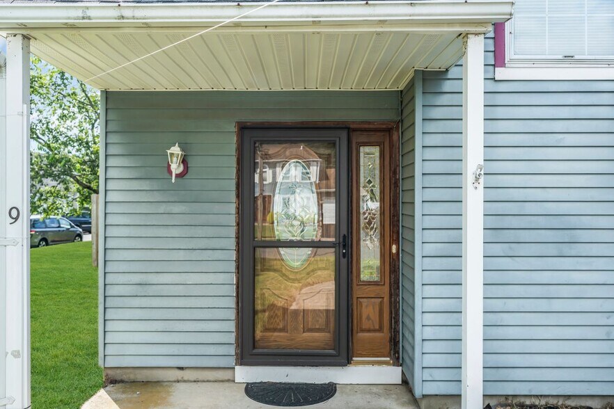 Building Photo - 6 Cattail Dr