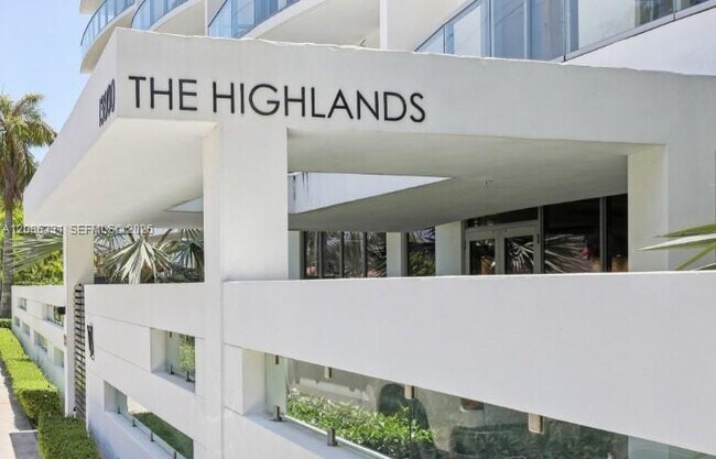 Building Photo - 13800 Highland Dr