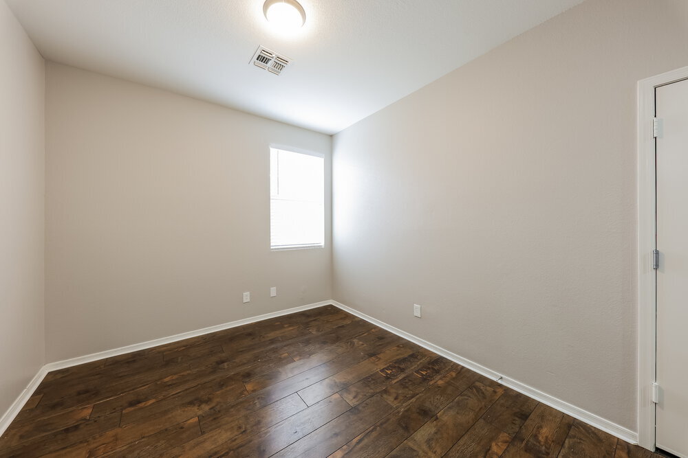 Building Photo - 9451 W Ross Ave