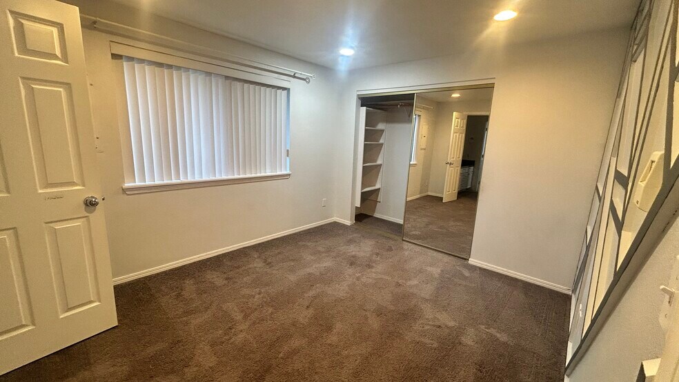 Building Photo - 28430 16th Ave S