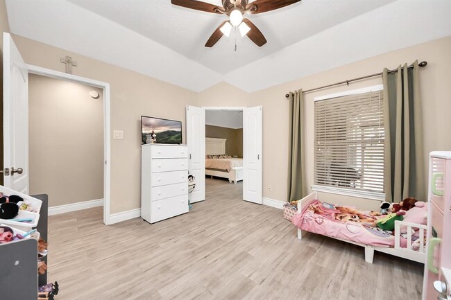 Building Photo - 2015 Dawn Crest Ct