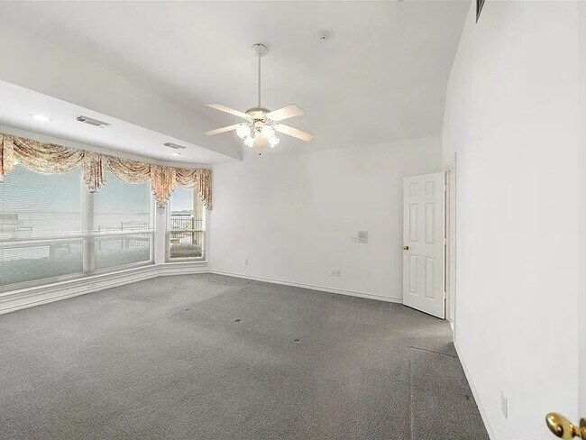 Building Photo - 2910 Chaucer Dr