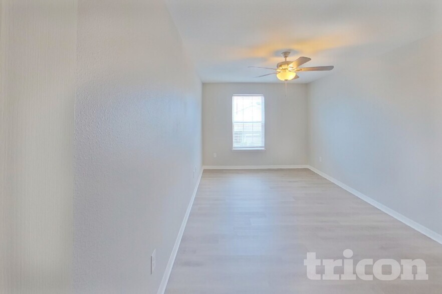 Building Photo - 12317 Fairlawn Dr