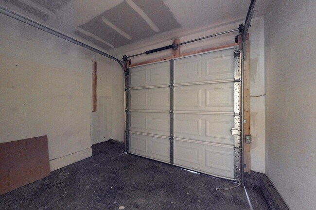 Building Photo - NE Mid-Century Modern 3 Badroom 1.5 Bath with garage