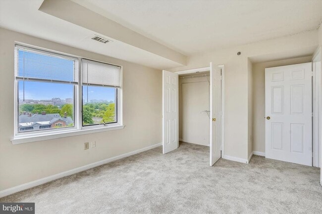 Building Photo - 505 E Braddock Rd