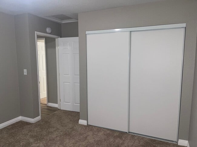 Building Photo - Modern Living in California City