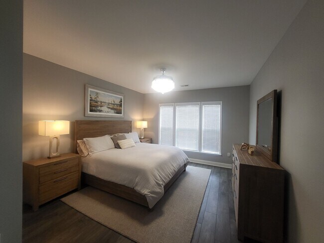 Building Photo - REDUCED!  5 bedroom/4 bath house in Berkshire Forest