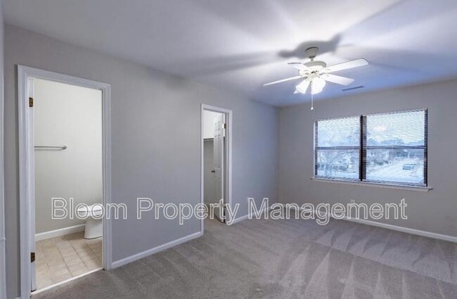 Building Photo - 579 Travelers Blvd