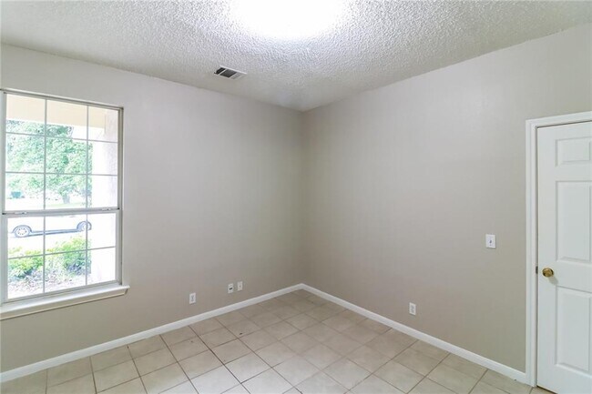 Building Photo - 1628 War Horse Ln