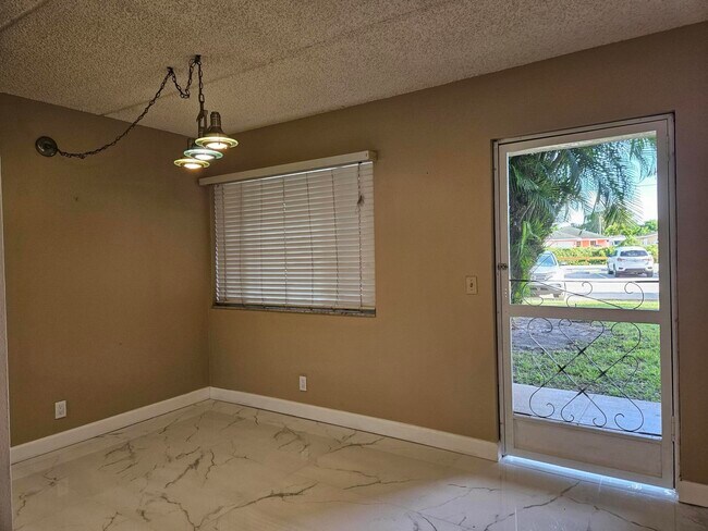Building Photo - 300 Village Green Cir S