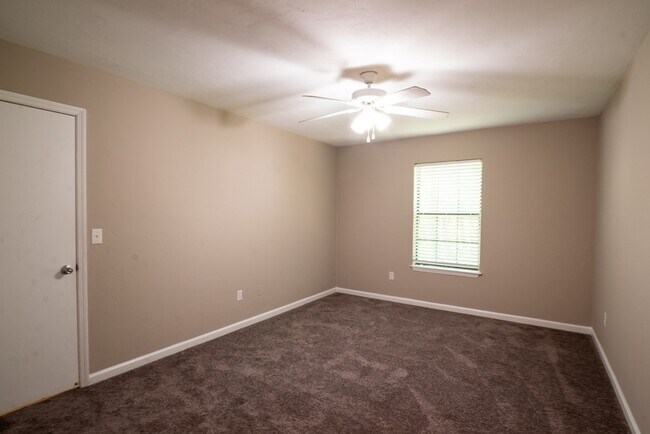 Building Photo - 3201 Tanager Ct