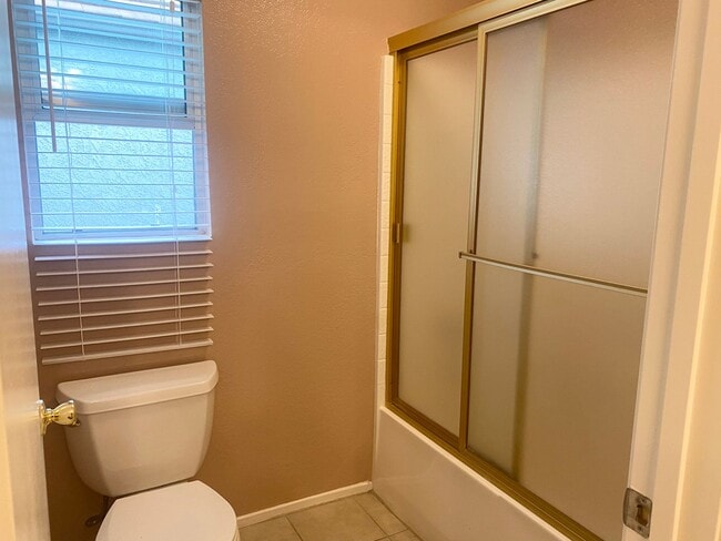 Building Photo - Wonderfully located 3bed, 3 bath in the heart of Westlake VIllage