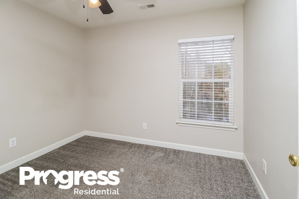 Building Photo - 234 Kendra Dr SW