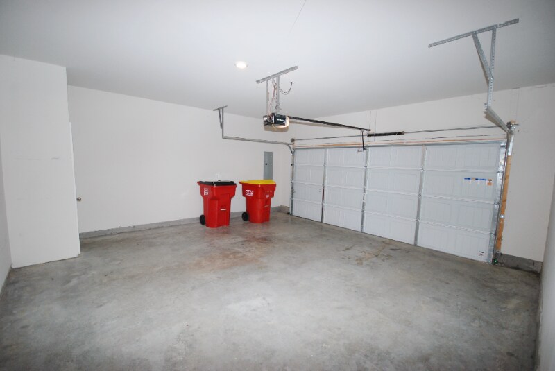 Building Photo - 10054 Roulette Dr