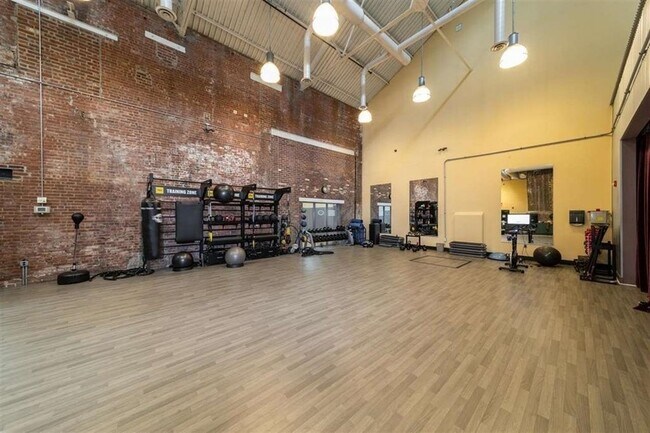 Building Photo - 227 Christopher Columbus Dr