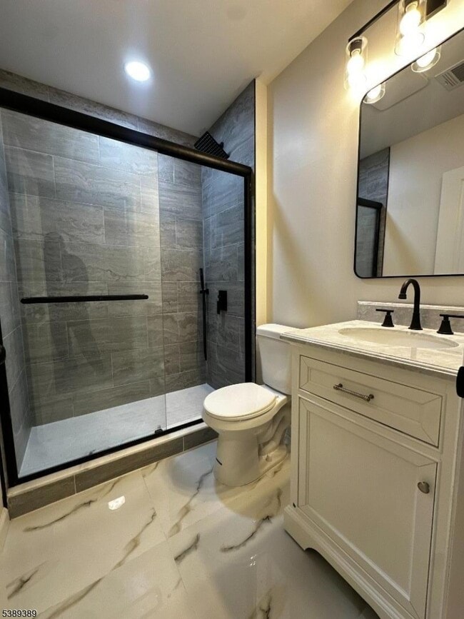 Building Photo - 188 Heckel St