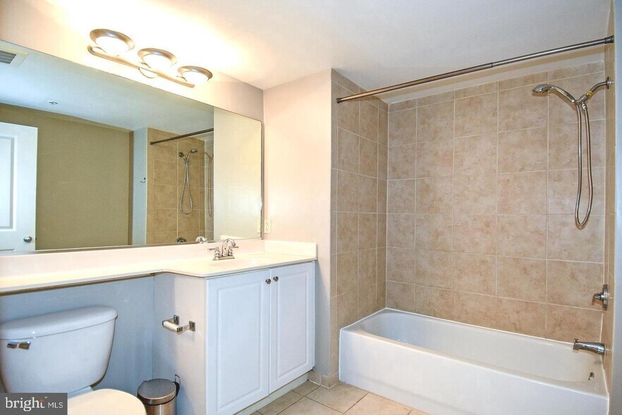 Building Photo - 851 N Glebe Rd