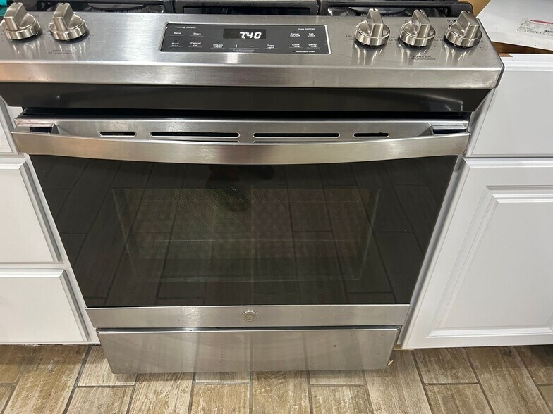 Building Photo - 2664 Abington Dr SW